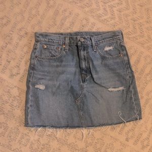 Levi’s High Rise Light Wash Denim Skirt